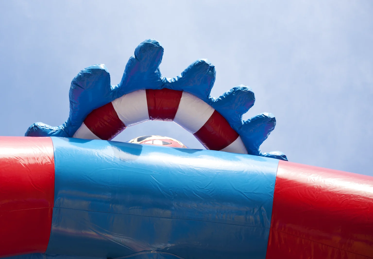 Hüpfburg Größe L ‚Pirat‘ auf Usedom – Ideal für Abenteuer-Events und Kindergeburtstagsfeiern mit Platz für bis zu 10 Personen.