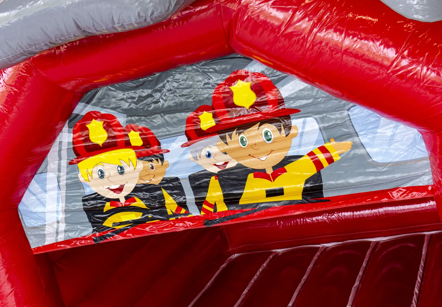 Hüpfburg Größe L ‚Feuerwehr‘ auf Usedom – Ideal für Feuerwehr-Events und Kindergeburtstagsfeiern mit Platz für bis zu 10 Personen.